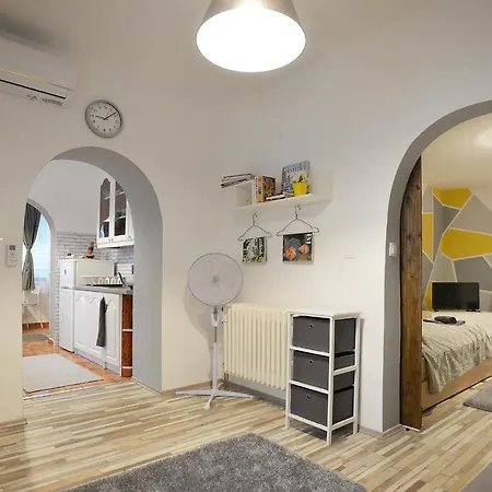 Castle Garden Apartamento Eger